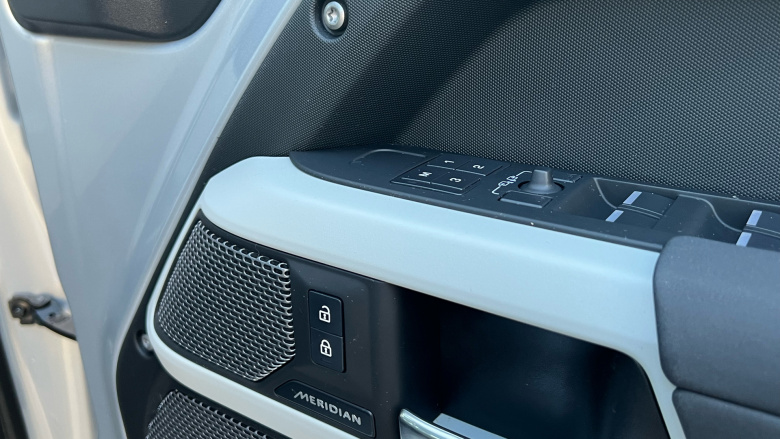 Land Rover Defender 3.0 D250 X-Dynamic SE 110 5dr Auto Diesel Estate